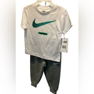 Nike Toddler Outfit White and Gray
